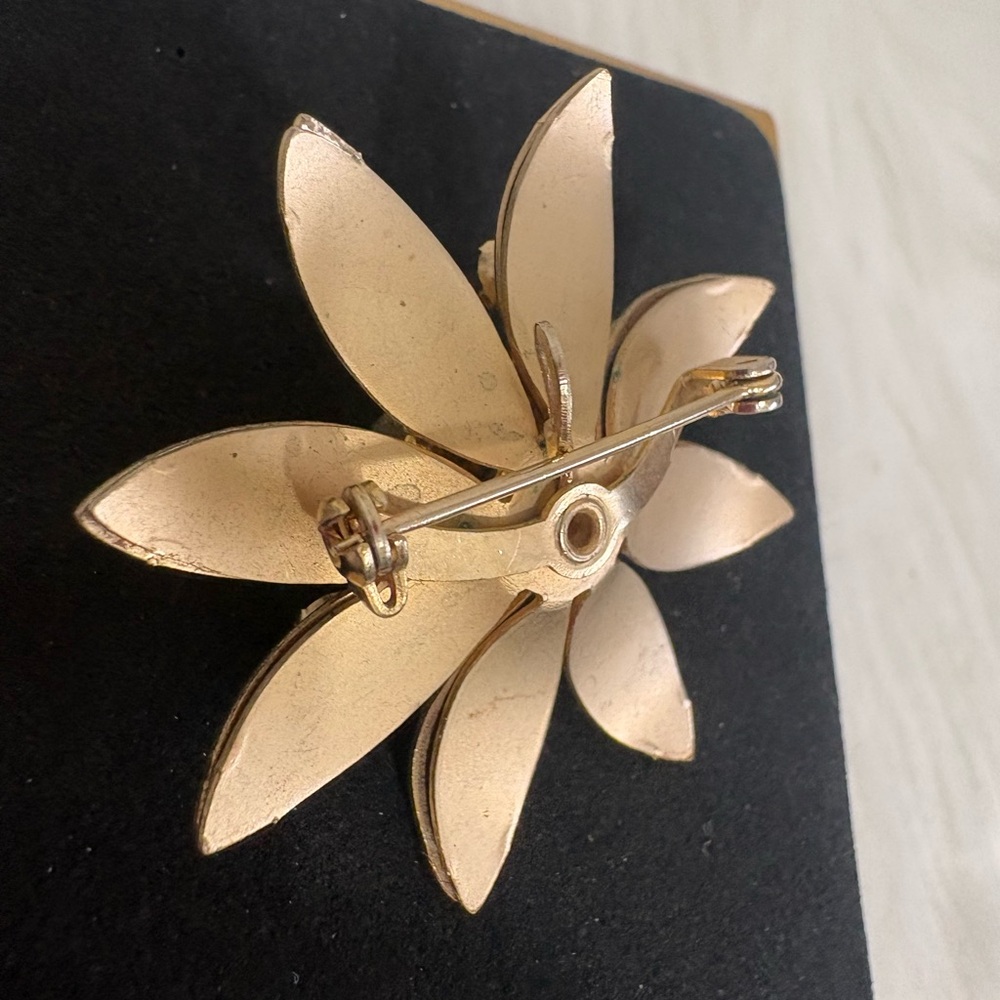 Vintage Gold Tone and Blue Starburst Daisy Brooch - Picture 5 of 5